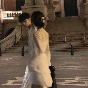 黄色妈妈爰在树林
